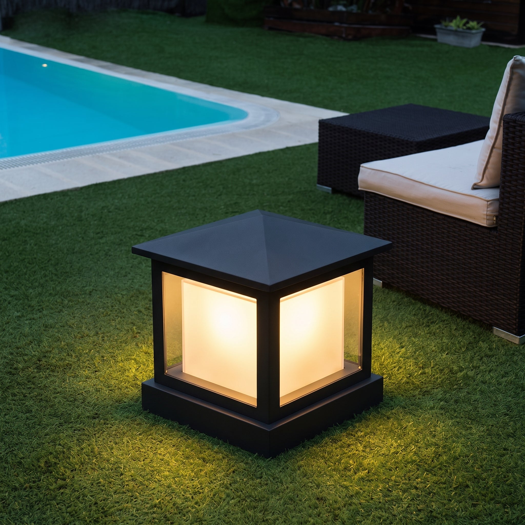 Industrial Aluminum Outdoor Lawn Light