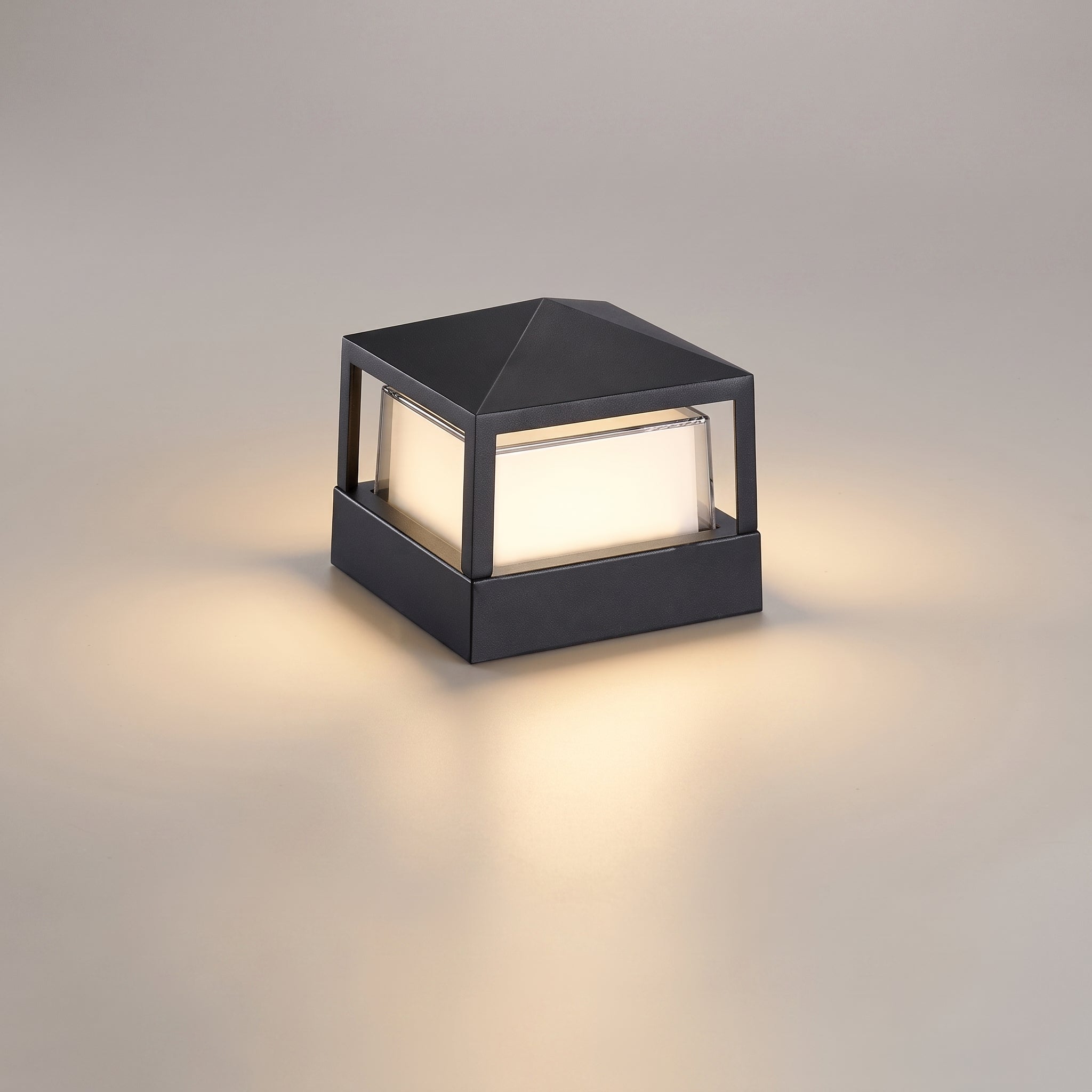 Industrial Aluminum Outdoor Lawn Light