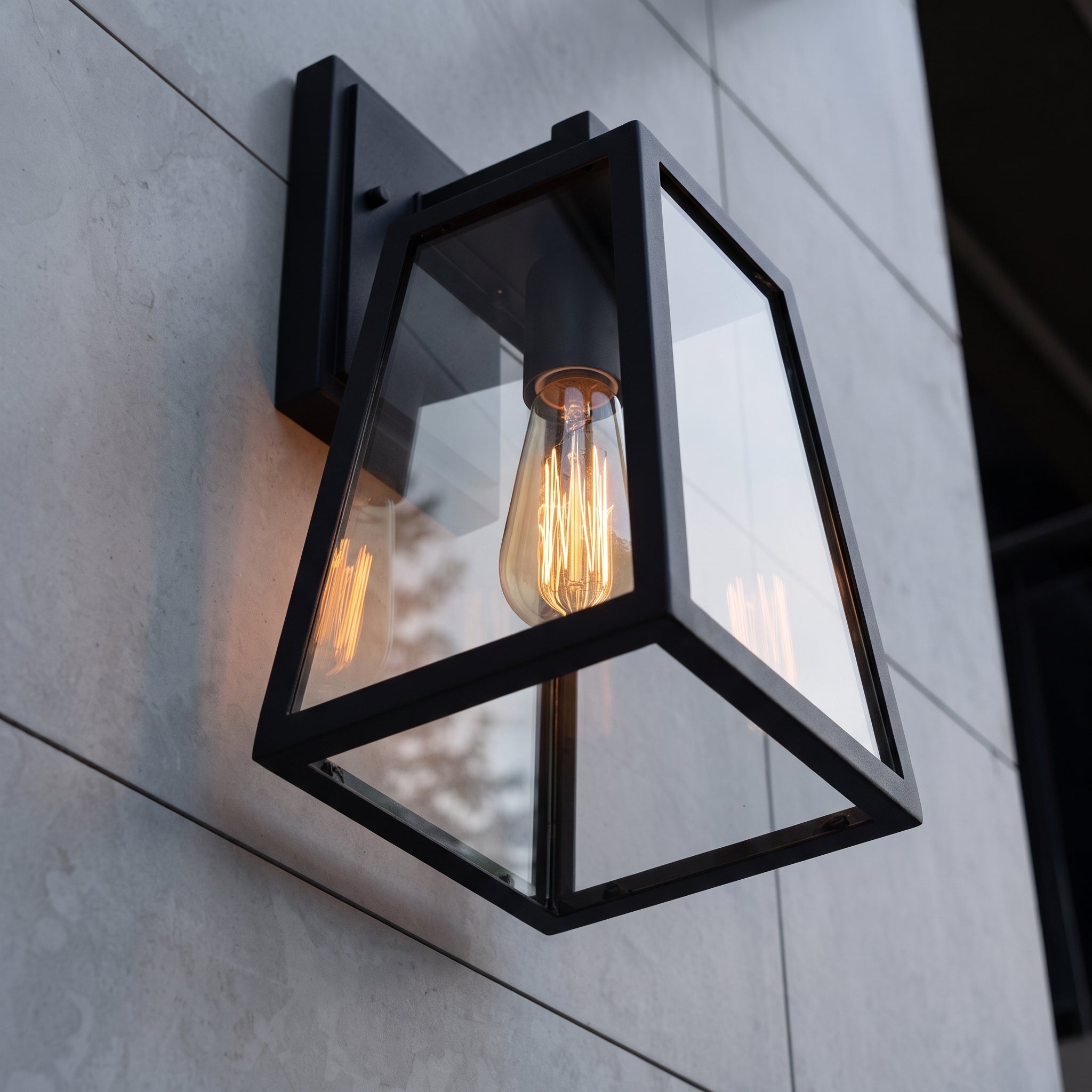 Verona Outdoor Wall Lamp – European Lantern Style